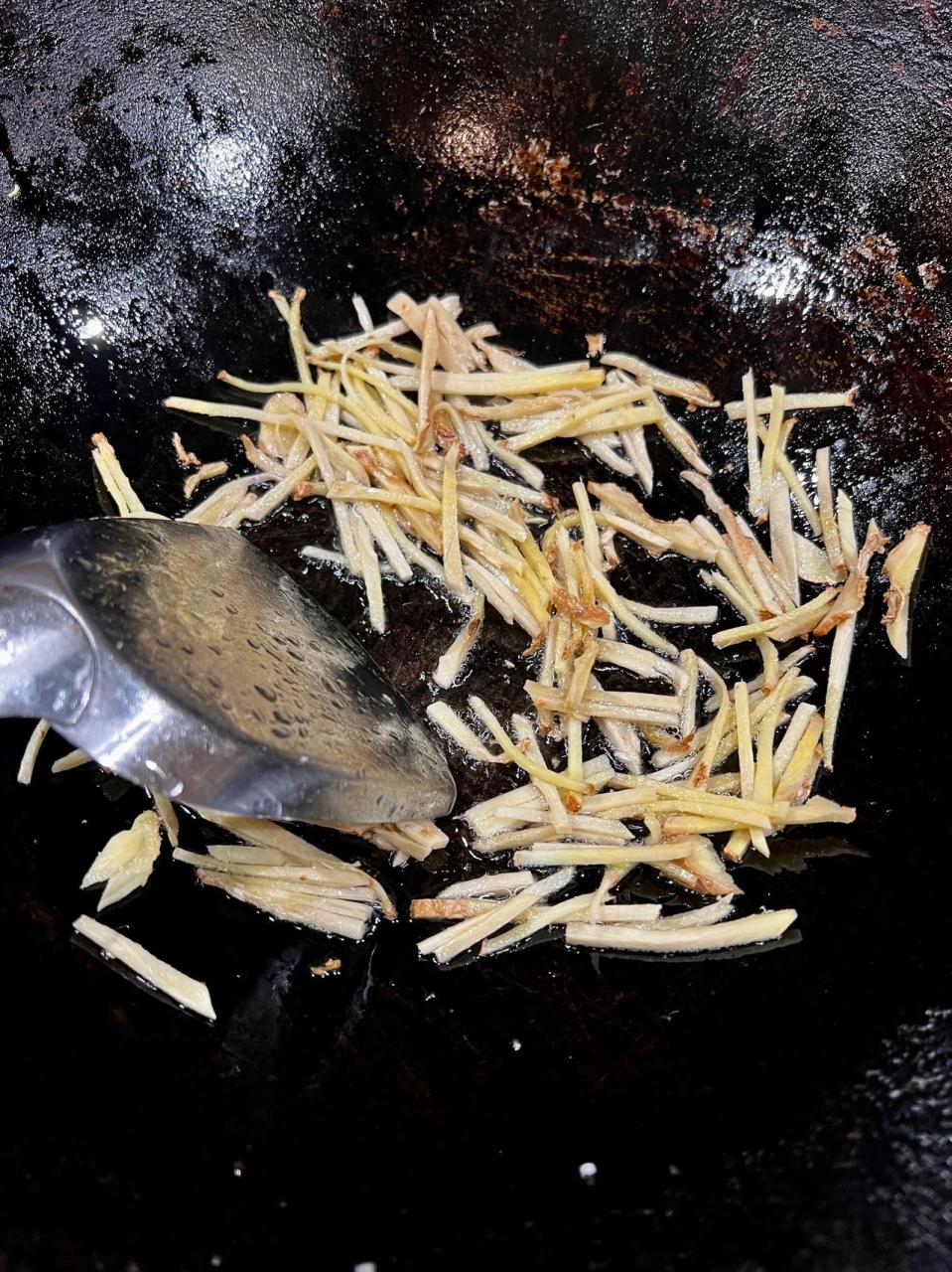 Stir-fried julienned ginger